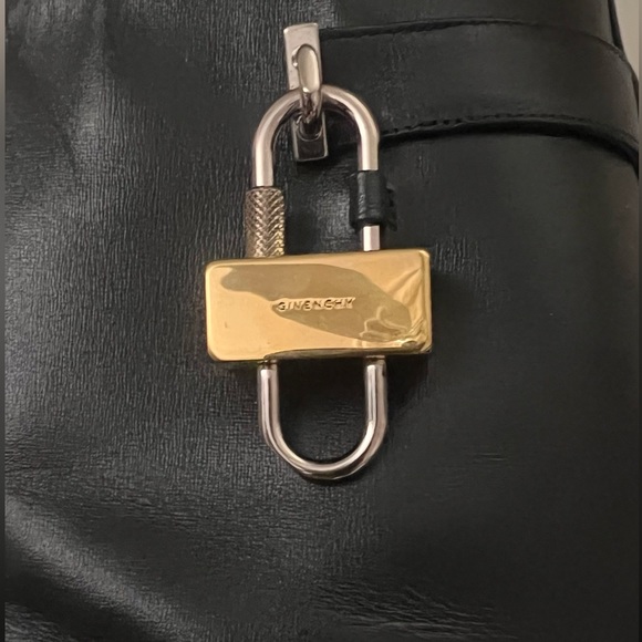 Givenchy Shark Lock ankle boots in leather - Picture 7 of 12